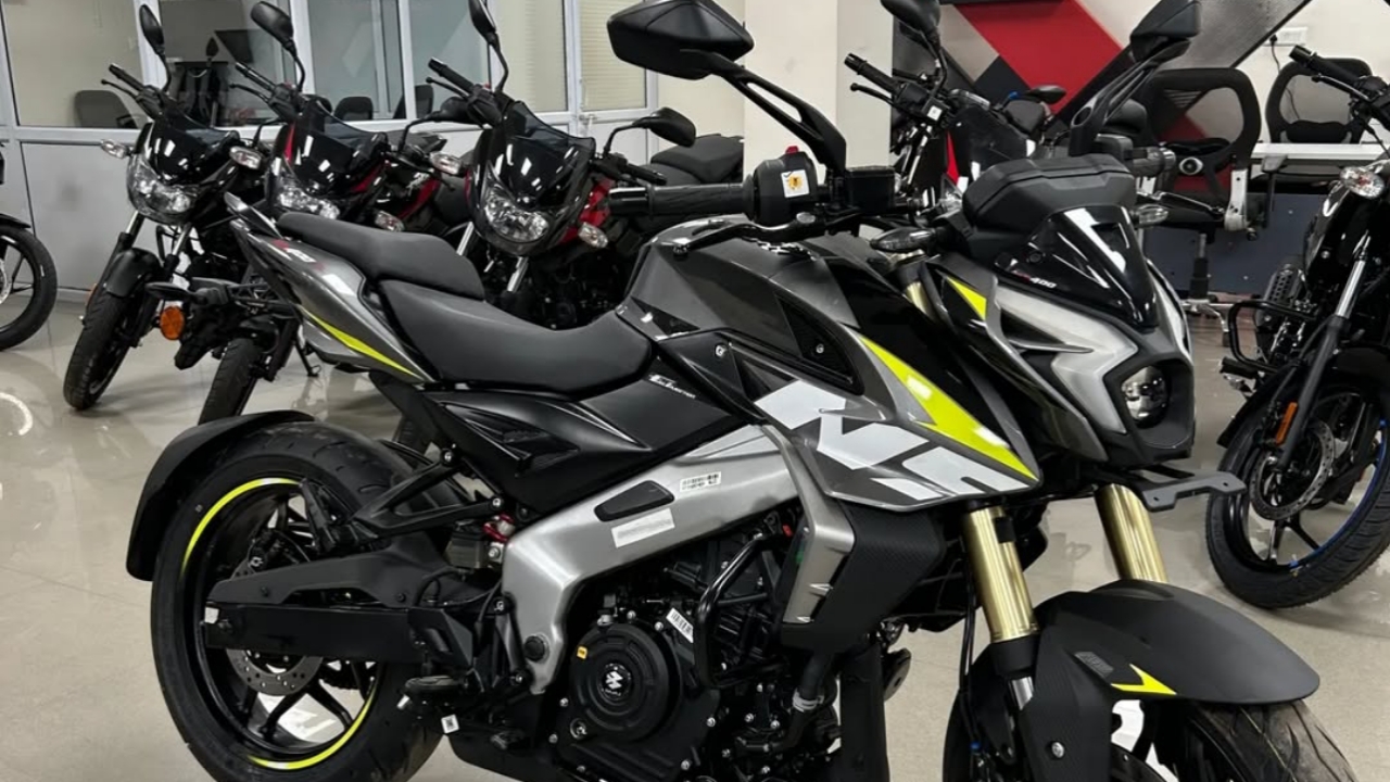 Bajaj Pulsar NS400Z के 400cc इंजन के साथ, हर राइड को बनाएं सबसे खास 2 Bajaj Pulsar NS400Z के 400cc इंजन के साथ, हर राइड को बनाएं सबसे खास Bajaj Pulsar NS400Z के 400cc इंजन के साथ, हर राइड को बनाएं सबसे खास