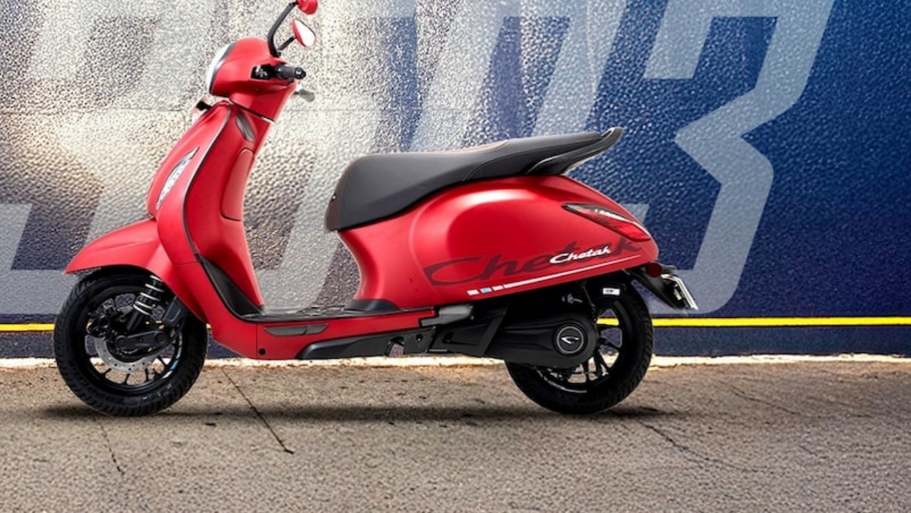इस नए साल Ola और TVS से भी धाकड़ इलेक्ट्रिक स्कूटर, Bajaj Chetak 3503 को सस्ते में लाएं घर 2 इस नए साल Ola और TVS से भी धाकड़ इलेक्ट्रिक स्कूटर, Bajaj Chetak 3503 को सस्ते में लाएं घर इस नए साल Ola और TVS से भी धाकड़ इलेक्ट्रिक स्कूटर, Bajaj Chetak 3503 को सस्ते में लाएं घर