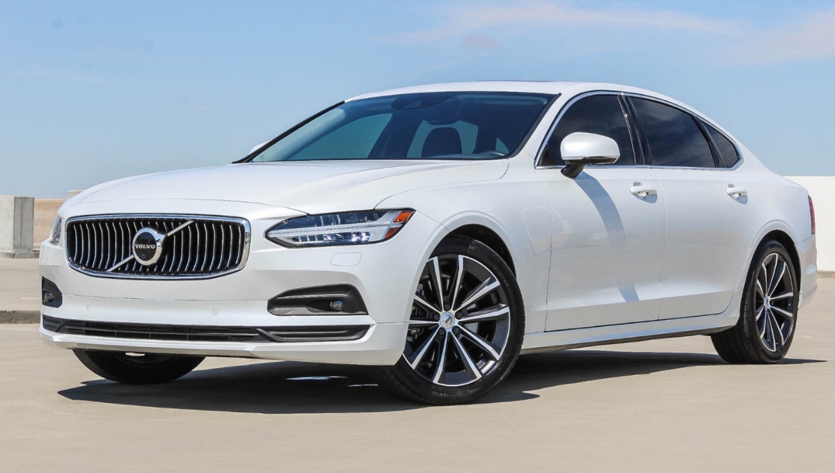 Volvo S90: ₹68.25 लाख में मिल रही है वो लग्ज़री सेडान, जो दिल को छू जाए जानिए क्यों है ये आपकी अगली कार