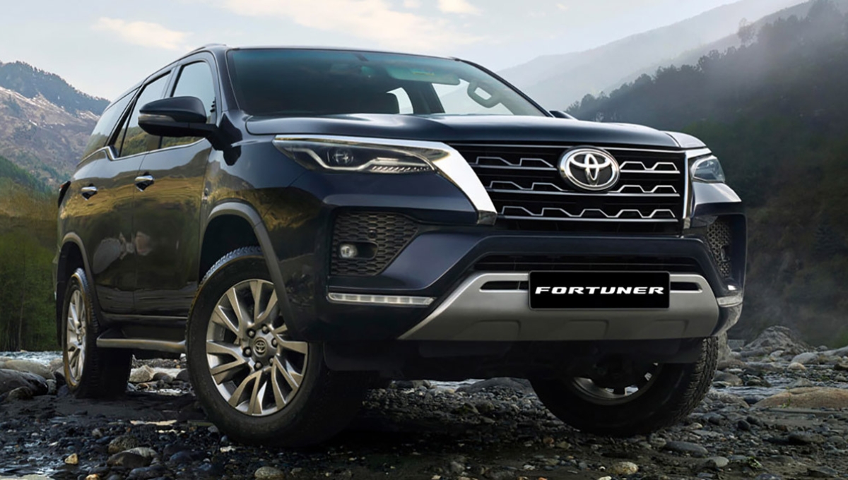Toyota Fortuner: 80 लीटर टैंक, JBL साउंड सिस्टम और फुल लक्ज़री ₹33.43 लाख में शुरू