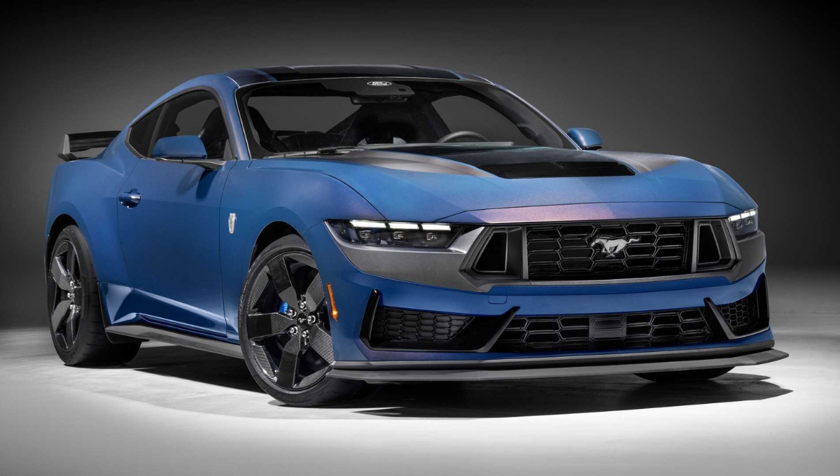 ₹1 करोड़ की Mustang Dark Horse: 450+ बीएचपी पावर के साथ एग्रेसिव लुक और टॉप क्लास फीचर्स