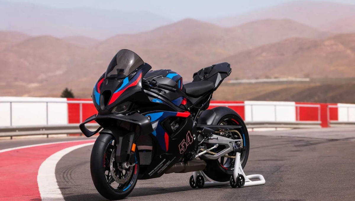 BMW M 1000 RR: एक रेसिंग राक्षस जो आपके जुनून को पंख देता है, कीमत लगभग ₹49 लाख
