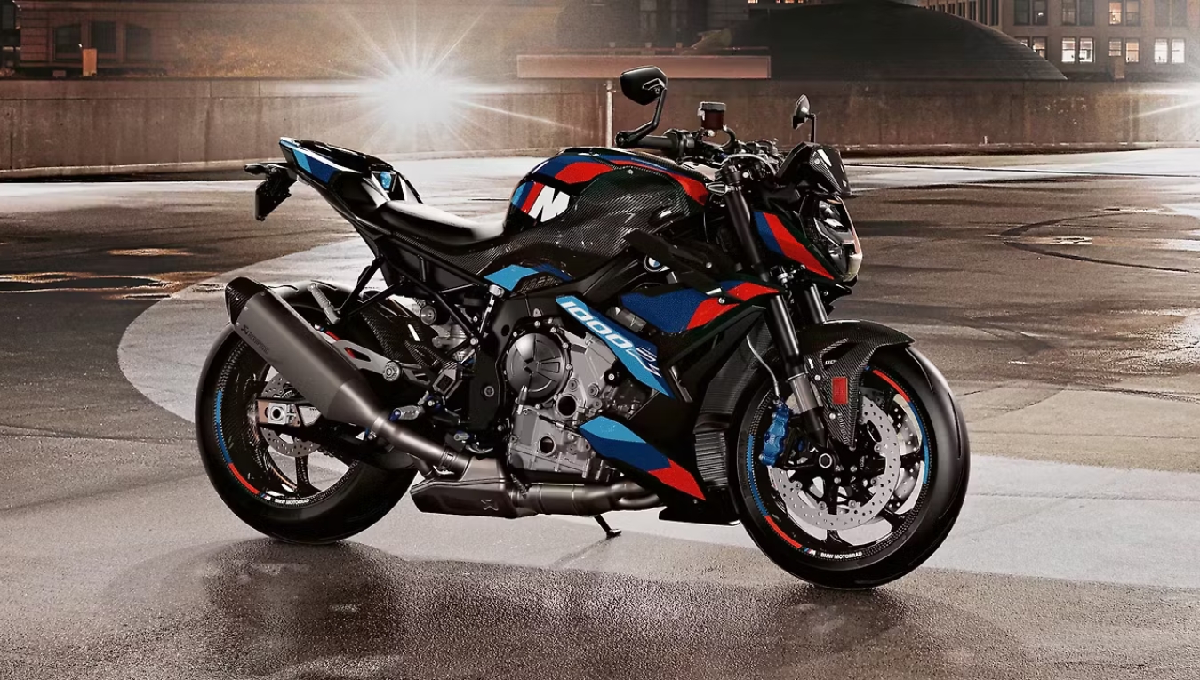 BMW M 1000 R: ₹45 लाख की सुपरबाइक जो देती है 206.6 PS की पावर और 280 किमी/घंटा की टॉप स्पीड