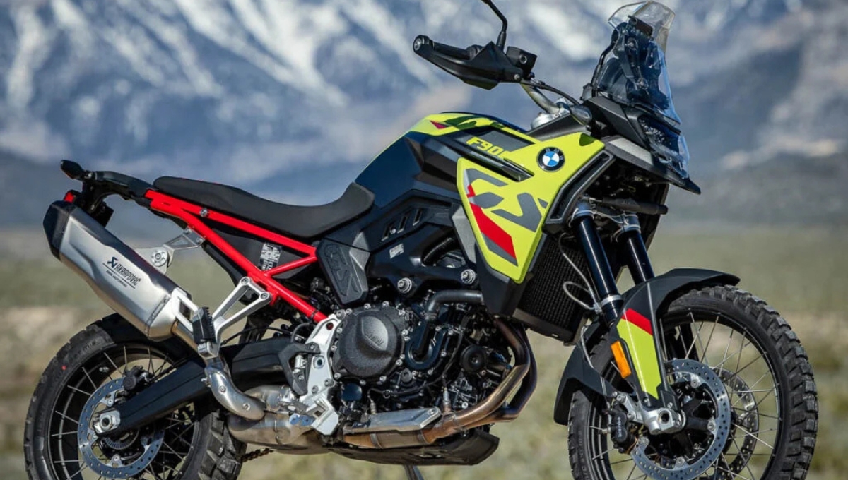 BMW F 900 GS: ₹13.75 लाख की दमदार बाइक, 200 किमी/घंटा की रफ्तार और 22 kmpl माइलेज के साथ
