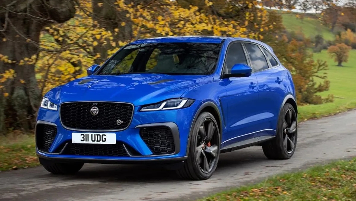 296bhp की ताक़त, 20 इंच के अलॉय व्हील्स और सनरूफ Jaguar F-Pace बनी लक्ज़री SUV का बेताज बादशाह