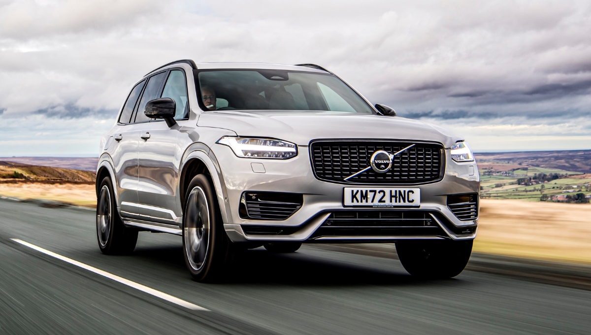 Volvo XC90: ₹98.50 लाख में मिलेगी लक्ज़री, पावर और सेफ्टी का अनोखा संगम जानिए क्या है इसमें खास