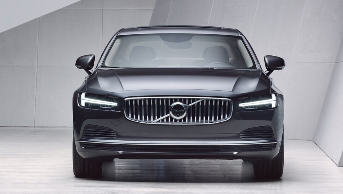 Volvo S90: ₹68.25 लाख में मिल रही है वो लग्ज़री सेडान, जो दिल को छू जाए जानिए क्यों है ये आपकी अगली कार