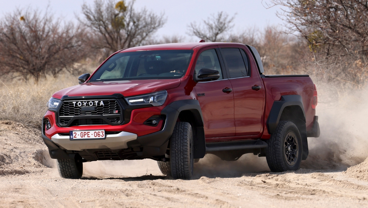 Toyota Hilux लॉन्च ₹30 लाख में मिल रही है लग्ज़री SUV जैसी राइड और दमदार 4x4 परफॉर्मेंस
