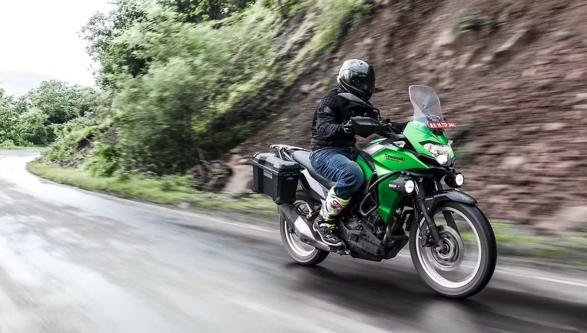  Kawasaki Versys X 300: रोमांच के नए रास्तों की शुरुआत, कीमत लगभग ₹5.40 लाख 