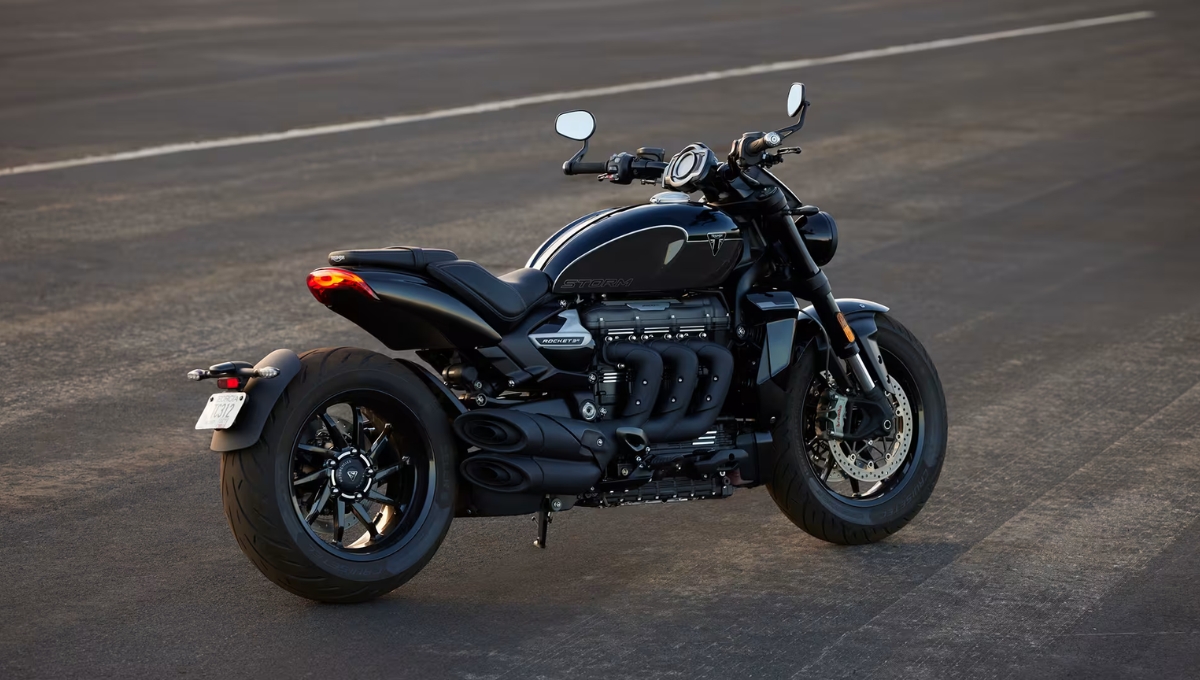 Triumph Rocket 3: ₹21.99 लाख की बेमिसाल क्रूज़र, 182PS पावर और 225Nm टॉर्क के साथ तूफानी सवारी