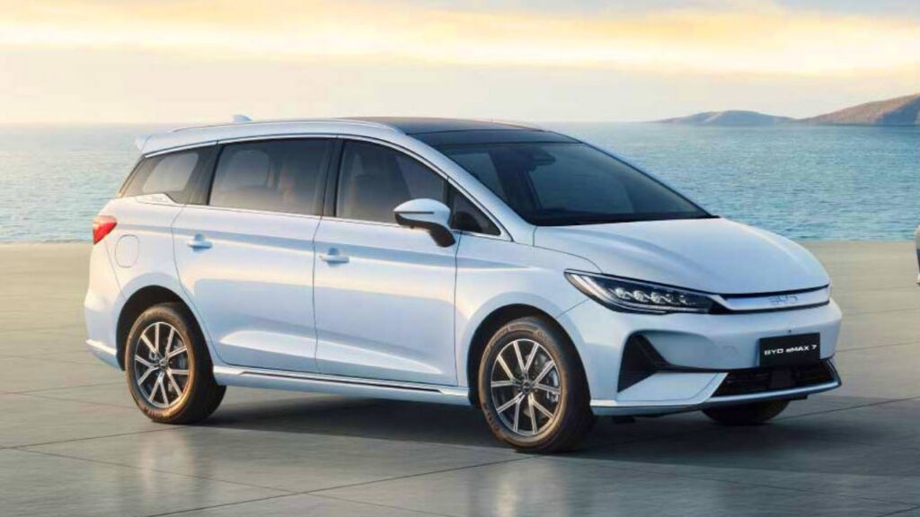भारत में कब्जा जमाने, लग्जरी इंटीरियर के साथ BYD eMax 7 इलेक्ट्रिक कार हुई लॉन्च 1 भारत में कब्जा जमाने, लग्जरी इंटीरियर के साथ BYD eMax 7 इलेक्ट्रिक कार हुई लॉन्च भारत में कब्जा जमाने, लग्जरी इंटीरियर के साथ BYD eMax 7 इलेक्ट्रिक कार हुई लॉन्च
