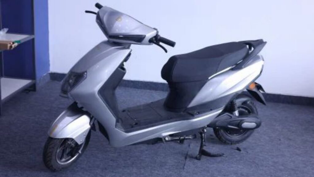 40 km/h रफ्तार और 140 KM रेंज के साथ लांच हुआ Oreva का नया इलेक्ट्रिक स्कूटर, कीमत ₹19000 2 40 km/h रफ्तार और 140 KM रेंज के साथ लांच हुआ Oreva का नया इलेक्ट्रिक स्कूटर, कीमत ₹19000 40 km/h रफ्तार और 140 KM रेंज के साथ लांच हुआ Oreva का नया इलेक्ट्रिक स्कूटर, कीमत ₹19000
