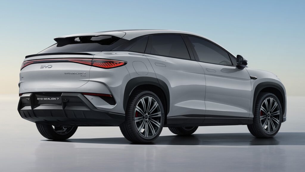 EV मार्केट की चमकती हुई नई स्टार! BYD Sealion 7 के लुक्स और रेंज ने सबको किया दीवाना