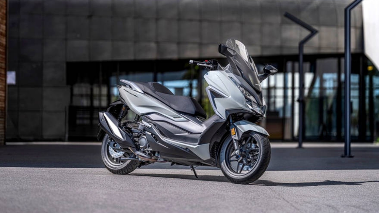 20250516 180346 Honda Forza 350 स्कूटर: Bullet को टक्कर देने 350cc इंजन के साथ ₹3 लाख से शुरू देख सभी फीचर्स 