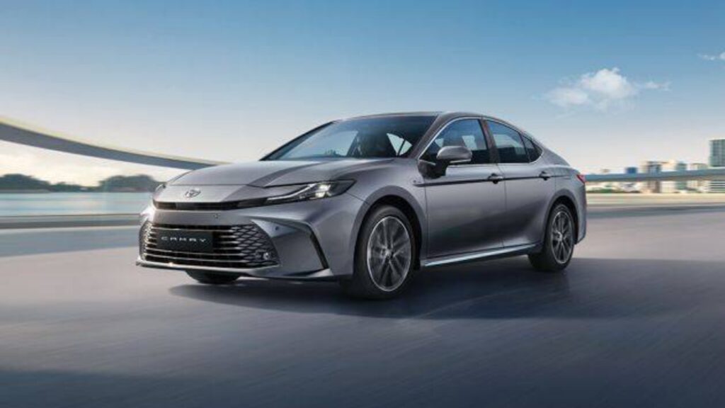Toyota Camry: पावरफुल इंजन के साथ सपोर्ट लुक का तर्का, सिर्फ ₹56 लाख से शुरू देख सभी फीचर्स 2 Toyota Camry: पावरफुल इंजन के साथ सपोर्ट लुक का तर्का, सिर्फ ₹56 लाख से शुरू देख सभी फीचर्स Toyota Camry