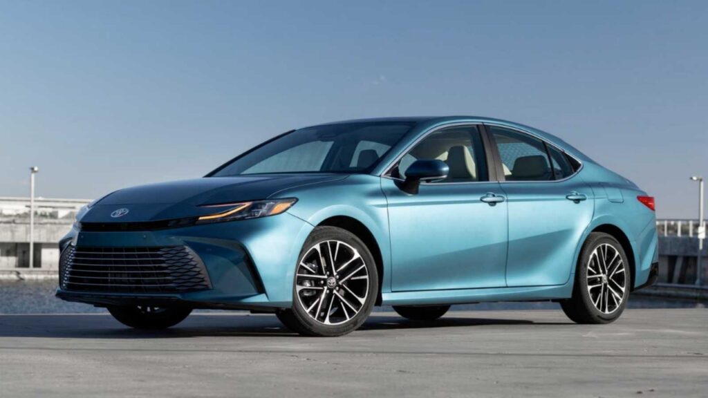 Toyota Camry: पावरफुल इंजन के साथ सपोर्ट लुक का तर्का, सिर्फ ₹56 लाख से शुरू देख सभी फीचर्स 1 Toyota Camry: पावरफुल इंजन के साथ सपोर्ट लुक का तर्का, सिर्फ ₹56 लाख से शुरू देख सभी फीचर्स Toyota Camry