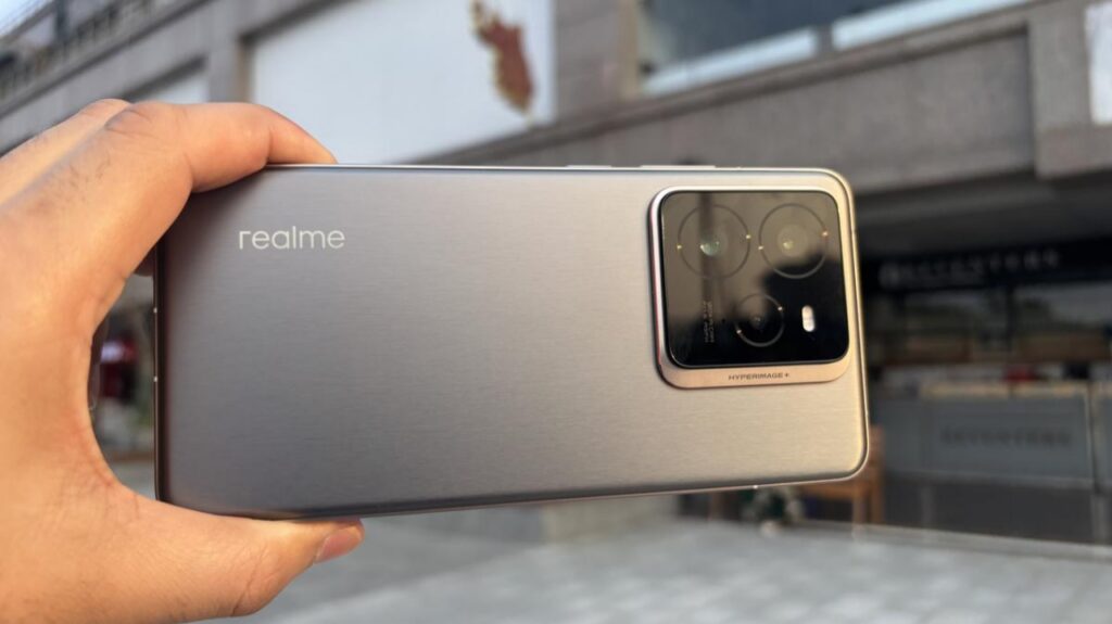 Realme GT 7 सीरीज जल्द होगी लॉन्च, 50MP कैमरा के साथ मिलेगी 7000mAh की बैटरी का साथ 2 Realme GT 7 सीरीज जल्द होगी लॉन्च, 50MP कैमरा के साथ मिलेगी 7000mAh की बैटरी का साथ Realme GT 7 सीरीज जल्द होगी लॉन्च, 50MP कैमरा के साथ मिलेगी 7000mAh की बैटरी का साथ