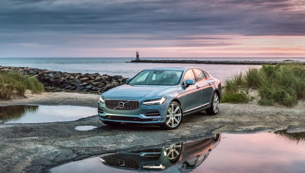 Volvo S90: ₹68.25 लाख में मिल रही है वो लग्ज़री सेडान, जो दिल को छू जाए जानिए क्यों है ये आपकी अगली कार