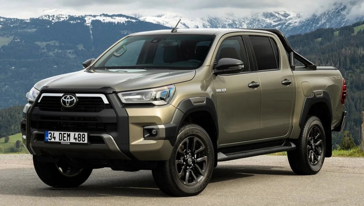 Toyota Hilux लॉन्च ₹30 लाख में मिल रही है लग्ज़री SUV जैसी राइड और दमदार 4x4 परफॉर्मेंस