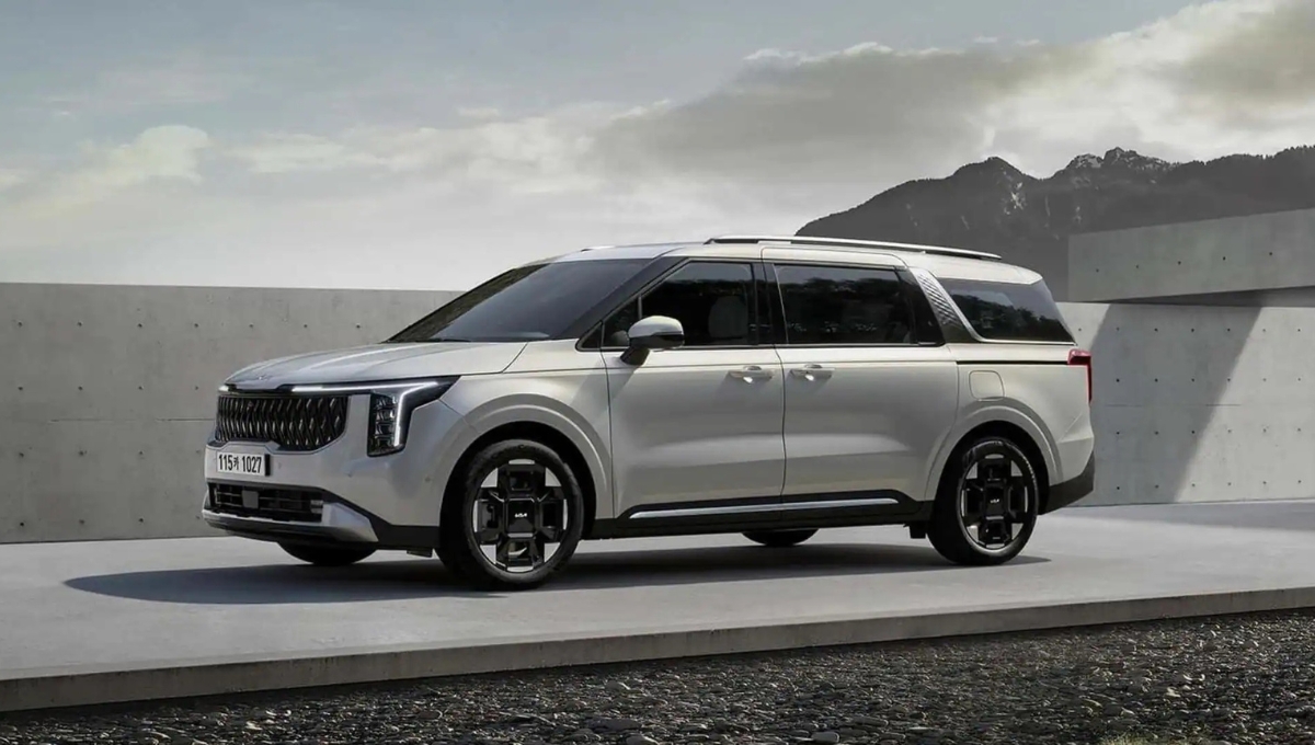 Kia Carnival 2025 MUV: ₹30 लाख में मिलेगी 64-कलर एंबिएंट लाइटिंग, पावर्ड सीट्स और ADAS सेफ्टी
