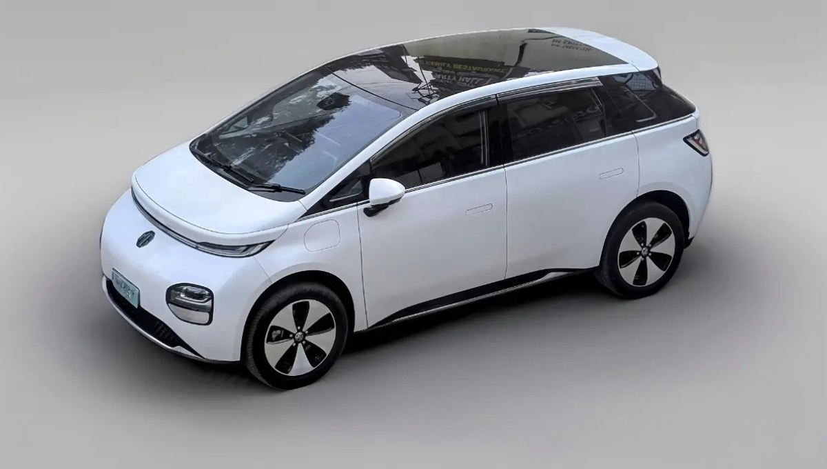 MG Windsor EV: ₹27 लाख में मिल रही है 449 KM की रेंज और 15.6 इंच टचस्क्रीन के साथ लग्ज़री इलेक्ट्रिक कार