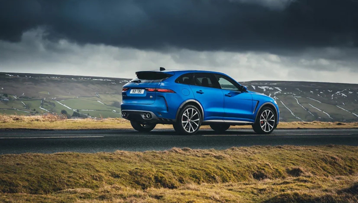  296bhp की ताक़त, 20 इंच के अलॉय व्हील्स और सनरूफ Jaguar F-Pace बनी लक्ज़री SUV का बेताज बादशाह