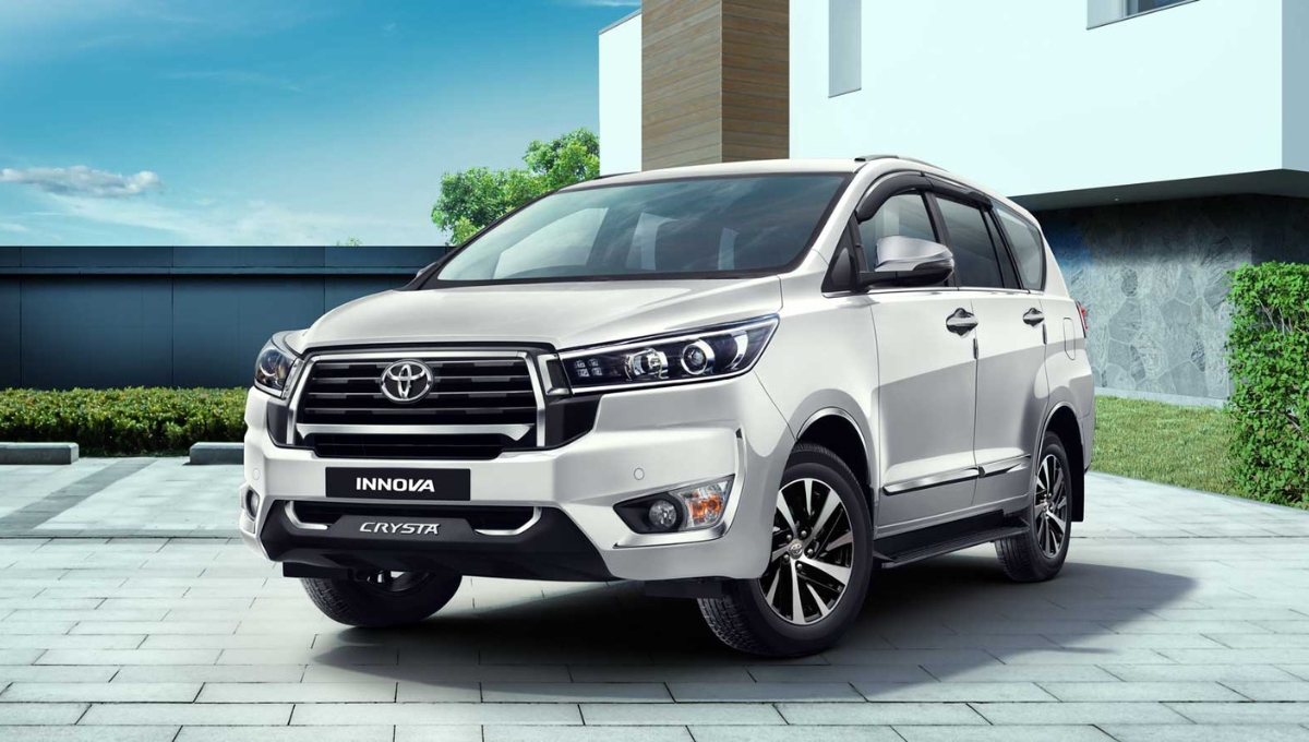 फैमिली कार का किंग बना Toyota Innova Crysta ₹19 लाख में पाएं शानदार फीचर्स और जबरदस्त राइड क्वालिटी