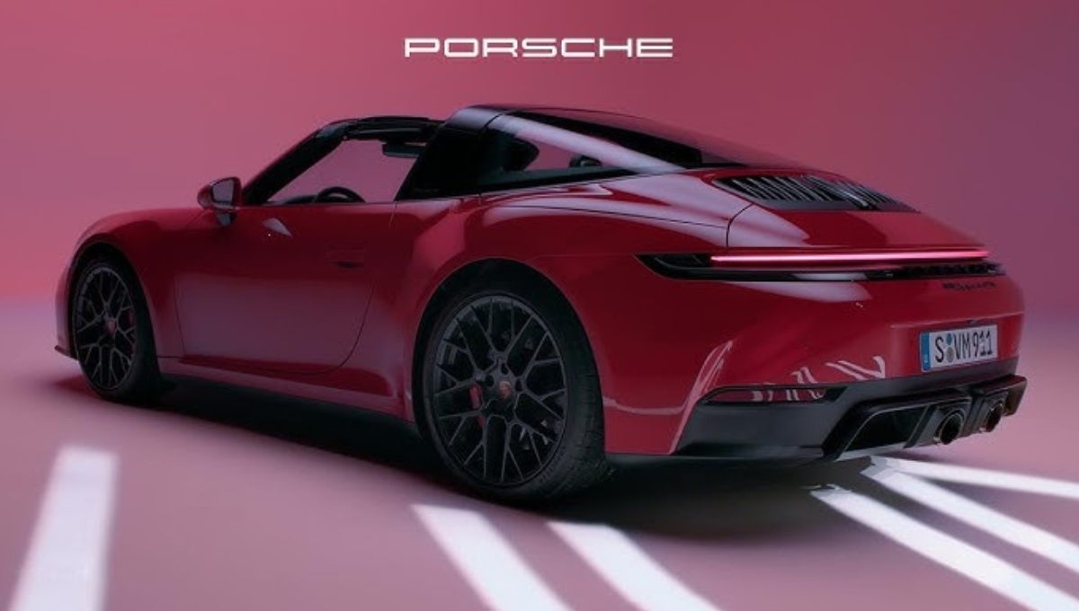 Porsche 911: दिलों को धड़काने वाली लग्ज़री कार, जो रफ्तार और शान दोनों में है बेहतरीन 1 Porsche 911: दिलों को धड़काने वाली लग्ज़री कार, जो रफ्तार और शान दोनों में है बेहतरीन Porsche 911: दिलों को धड़काने वाली लग्ज़री कार, जो रफ्तार और शान दोनों में है बेहतरीन