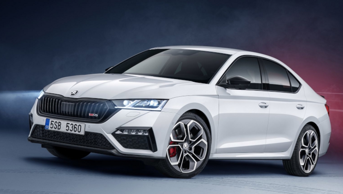 Skoda Octavia RS: जब बात एक ऐसी कार की हो जो स्पीड, स्टाइल और स्टेबिलिटी तीनों का ज़बरदस्त तालमेल पेश करती हो, तो नाम आता है Skoda Octavia RS का।