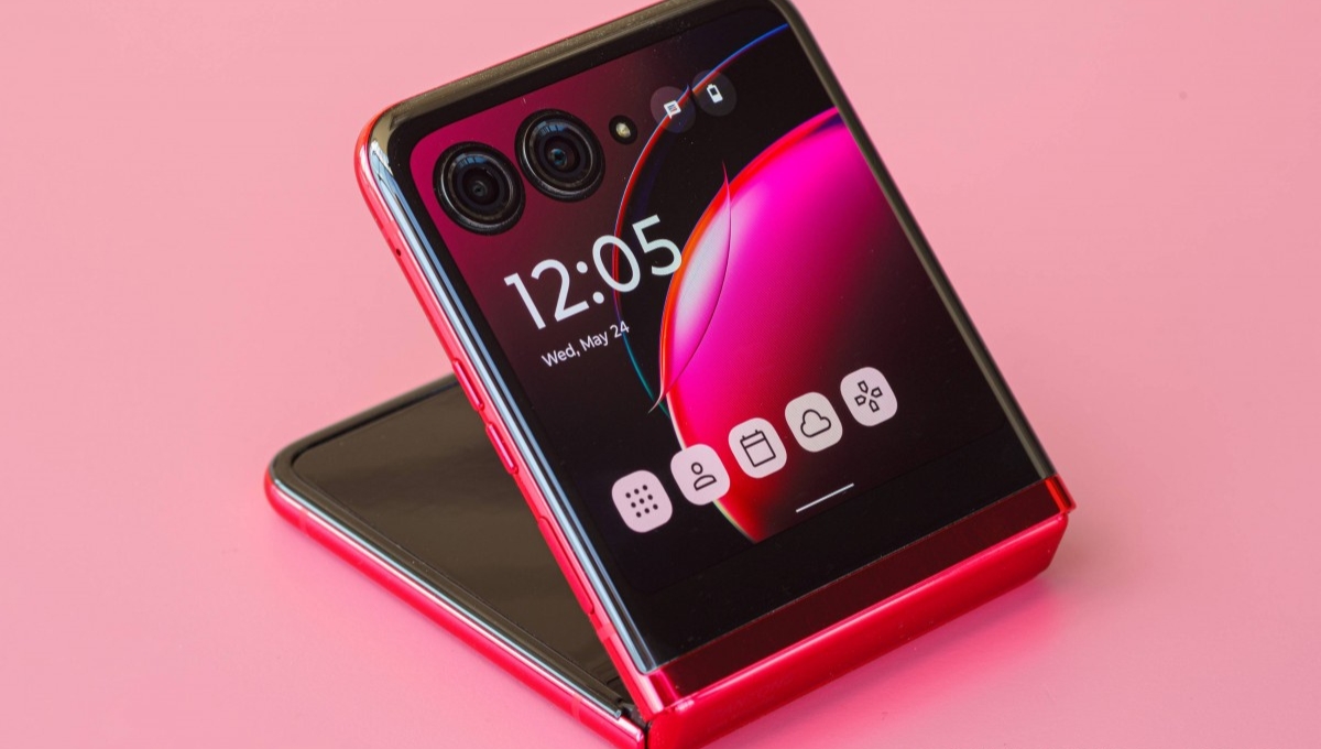 सिर्फ कीमत ही नहीं, फीचर्स में भी राजा है Motorola Razr Ultra 2025 जानिए क्या है खास ₹97,000 के फोन में
