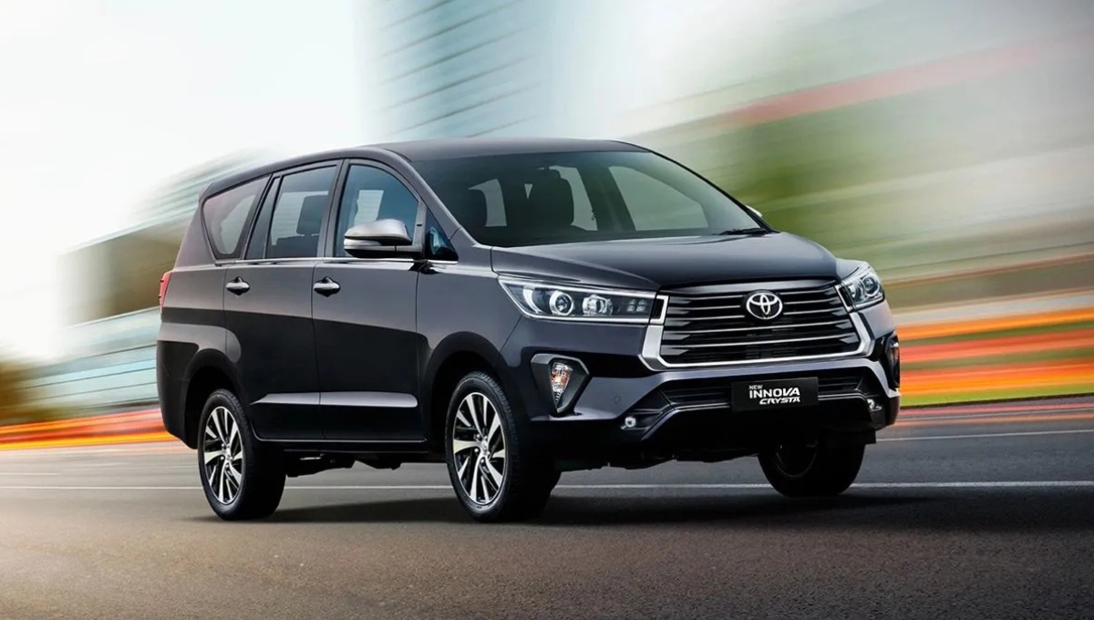 फैमिली कार का किंग बना Toyota Innova Crysta ₹19 लाख में पाएं शानदार फीचर्स और जबरदस्त राइड क्वालिटी