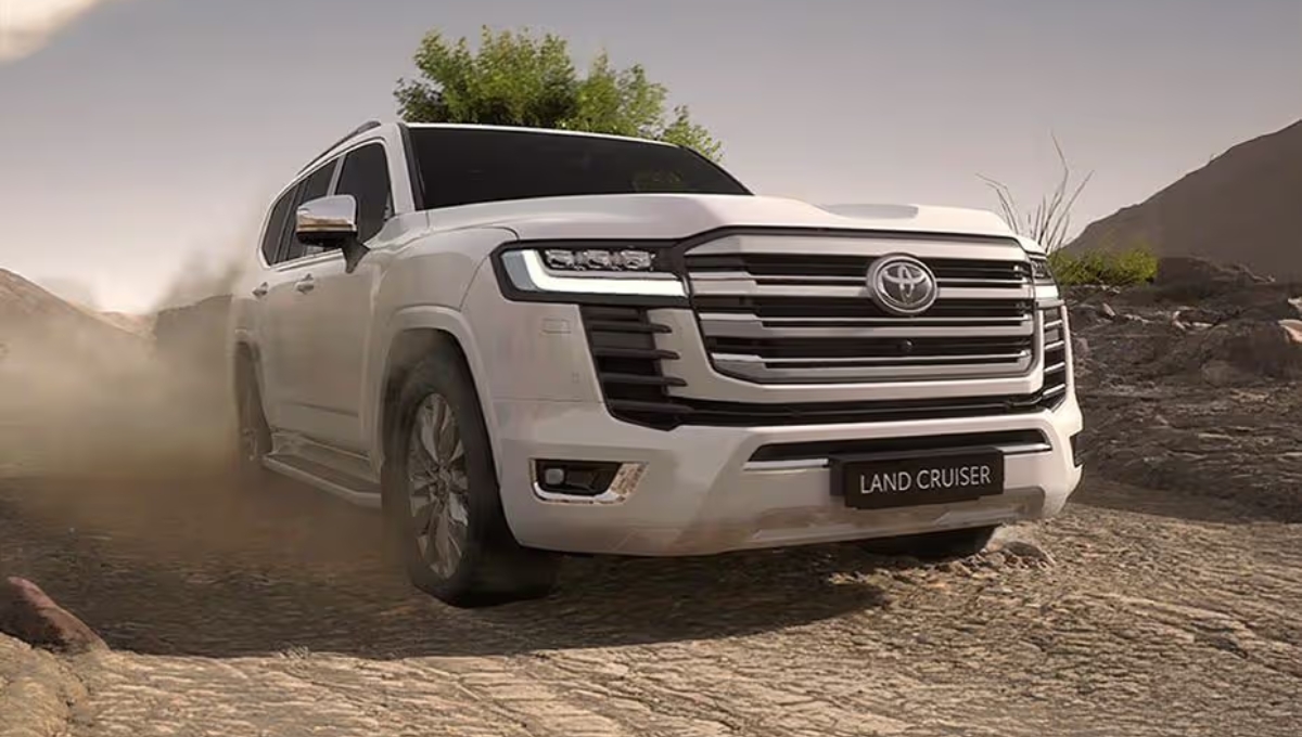 ₹2.10 करोड़ की Toyota Land Cruiser 300: लग्ज़री, ताक़त और सेफ्टी का परफेक्ट मेल