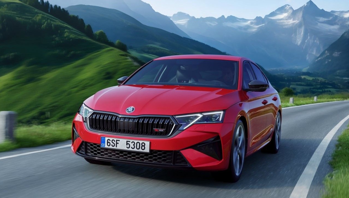 Skoda Octavia RS: जब बात एक ऐसी कार की हो जो स्पीड, स्टाइल और स्टेबिलिटी तीनों का ज़बरदस्त तालमेल पेश करती हो, तो नाम आता है Skoda Octavia RS का।