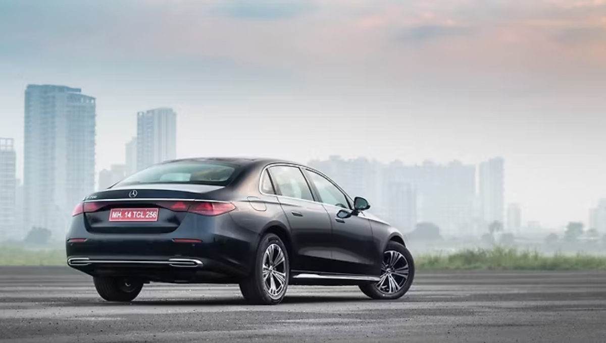 लग्ज़री का नया नाम Mercedes-Benz E-Class 375 bhp पावर और ₹92 लाख की कीमत में शाही अनुभव 2 लग्ज़री का नया नाम Mercedes-Benz E-Class 375 bhp पावर और ₹92 लाख की कीमत में शाही अनुभव लग्ज़री का नया नाम Mercedes-Benz E-Class 375 bhp पावर और ₹92 लाख की कीमत में शाही अनुभव